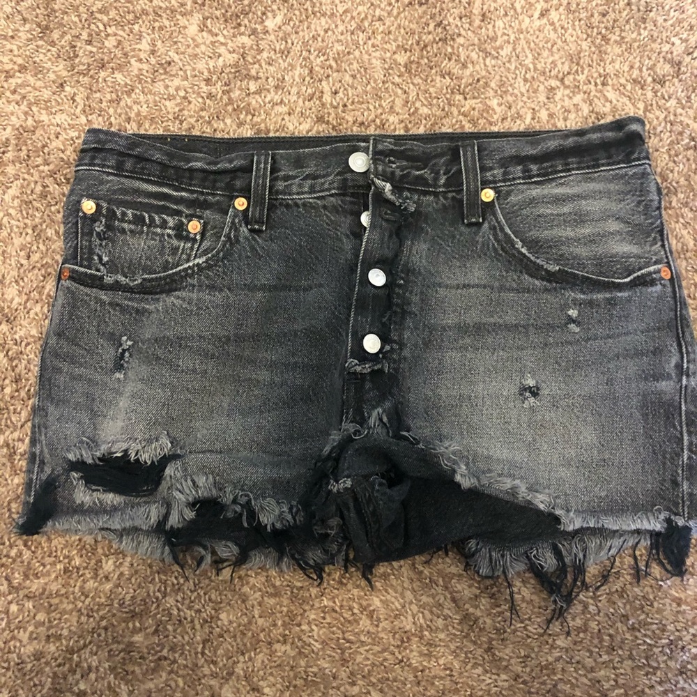 Women’s black denim Levi shorts